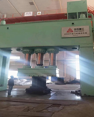 兰州兰石重工400O吨龙门压机油缸