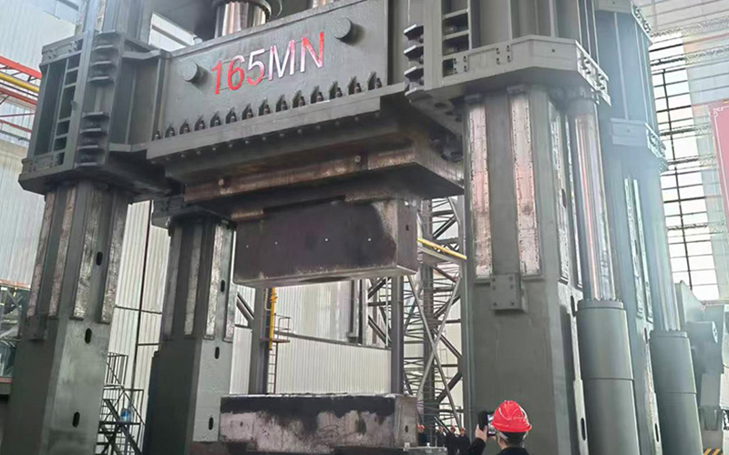 自由锻压机油缸：技术创新引领锻造新发展